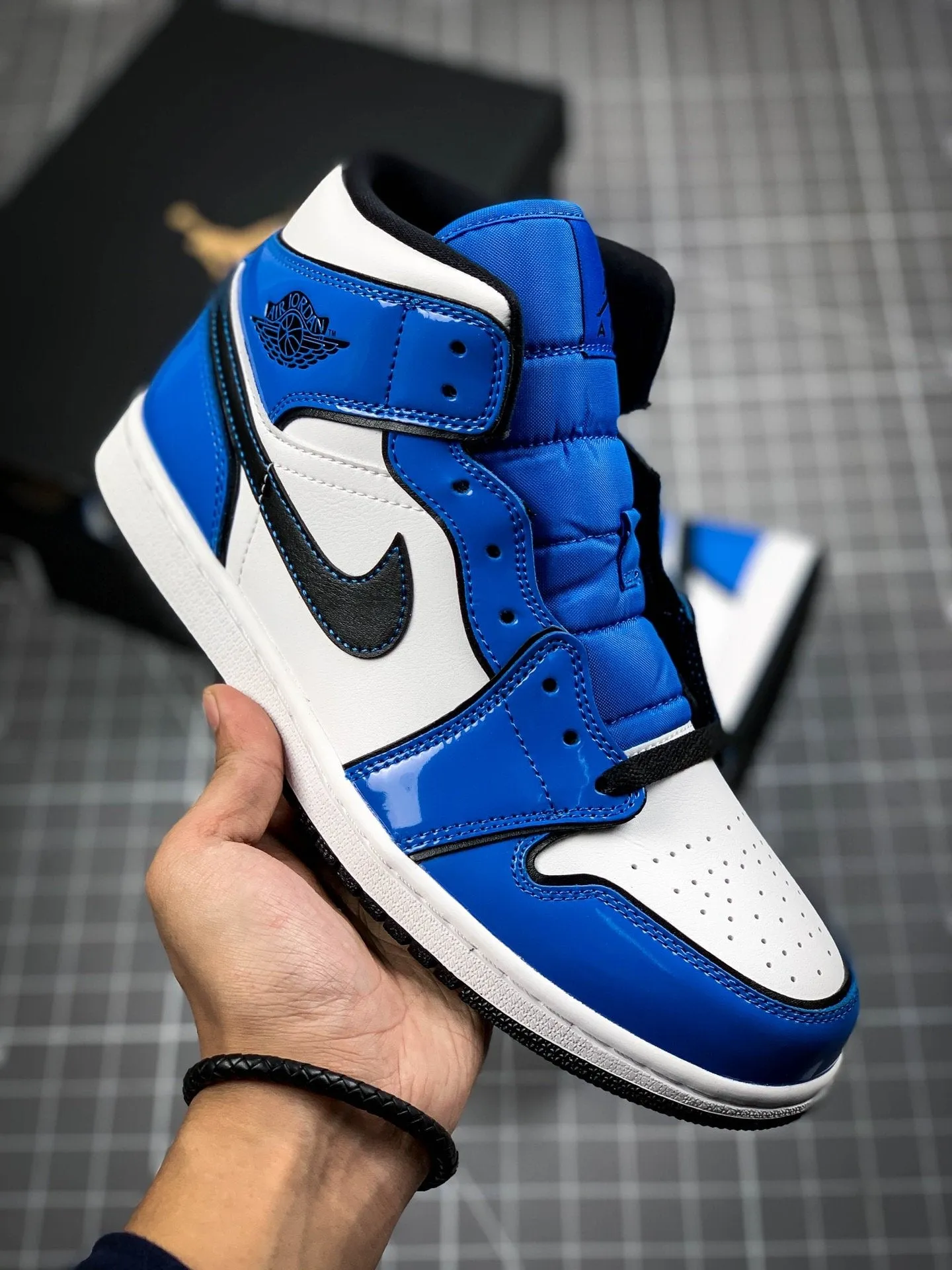 AIR JORDAN 1 MID SE SIGNAL BLUE SIGNAL BLUE/WHITE/BLACK