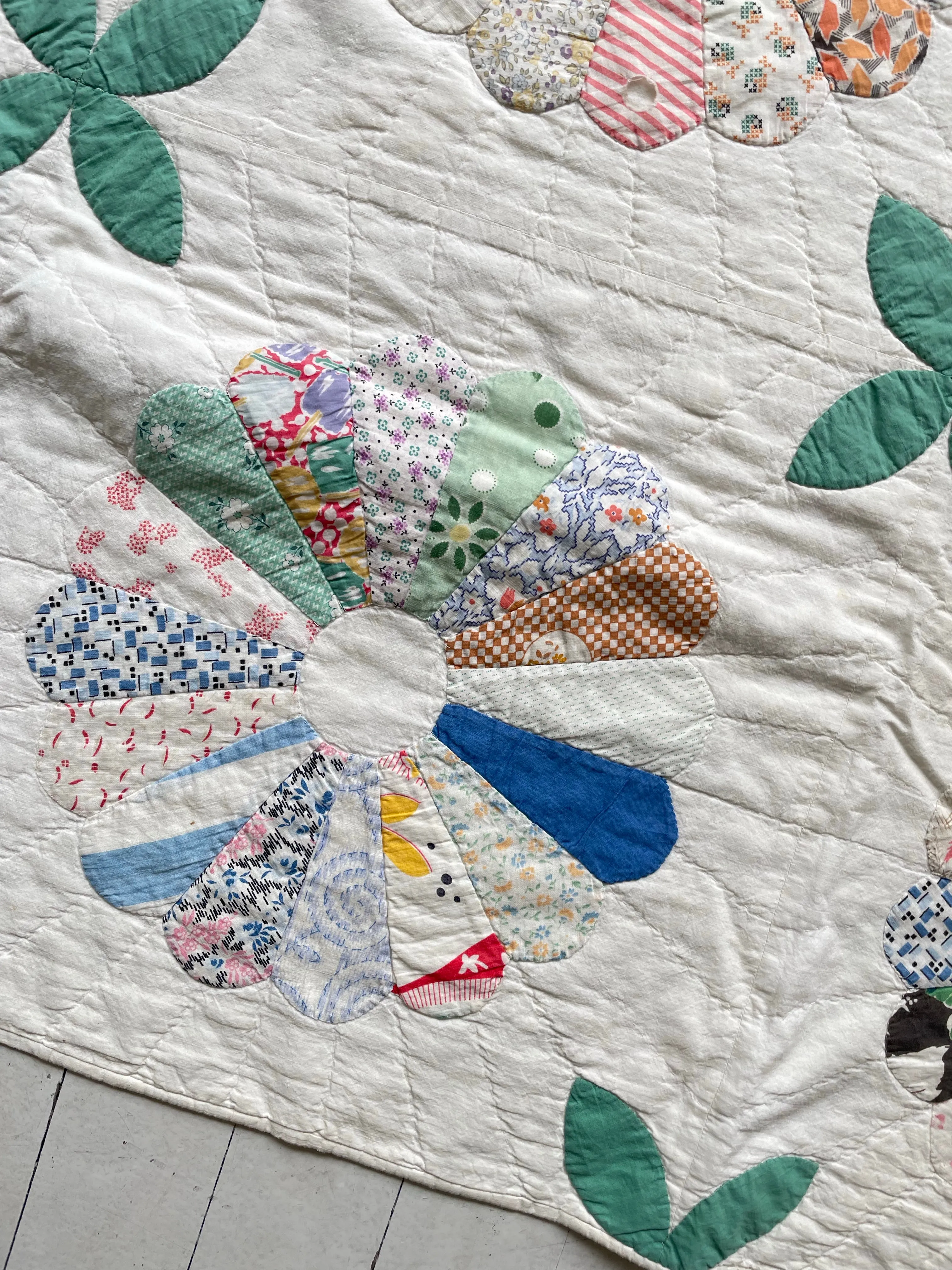 Feedsack Dresden Plate Quilt