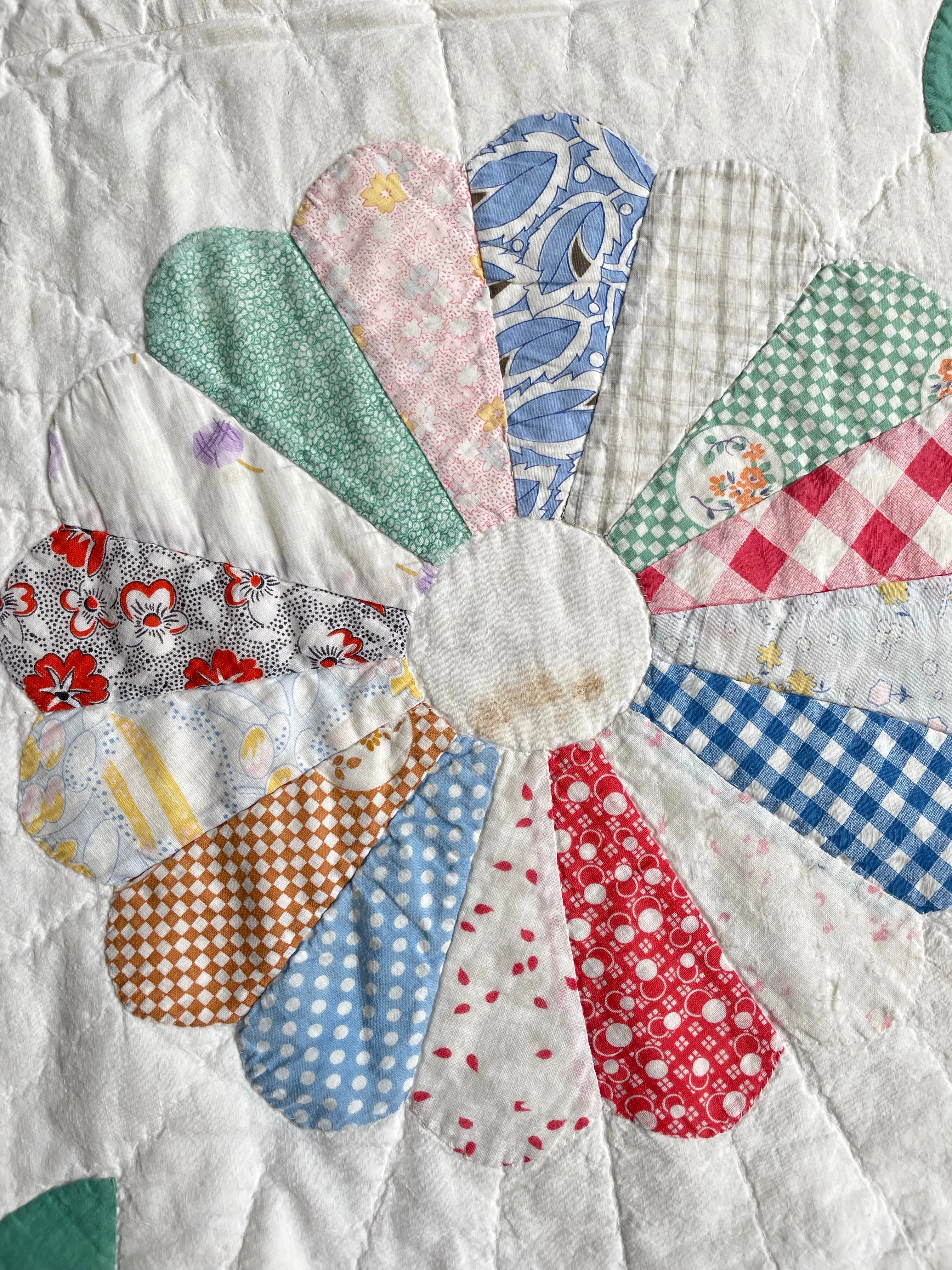 Feedsack Dresden Plate Quilt