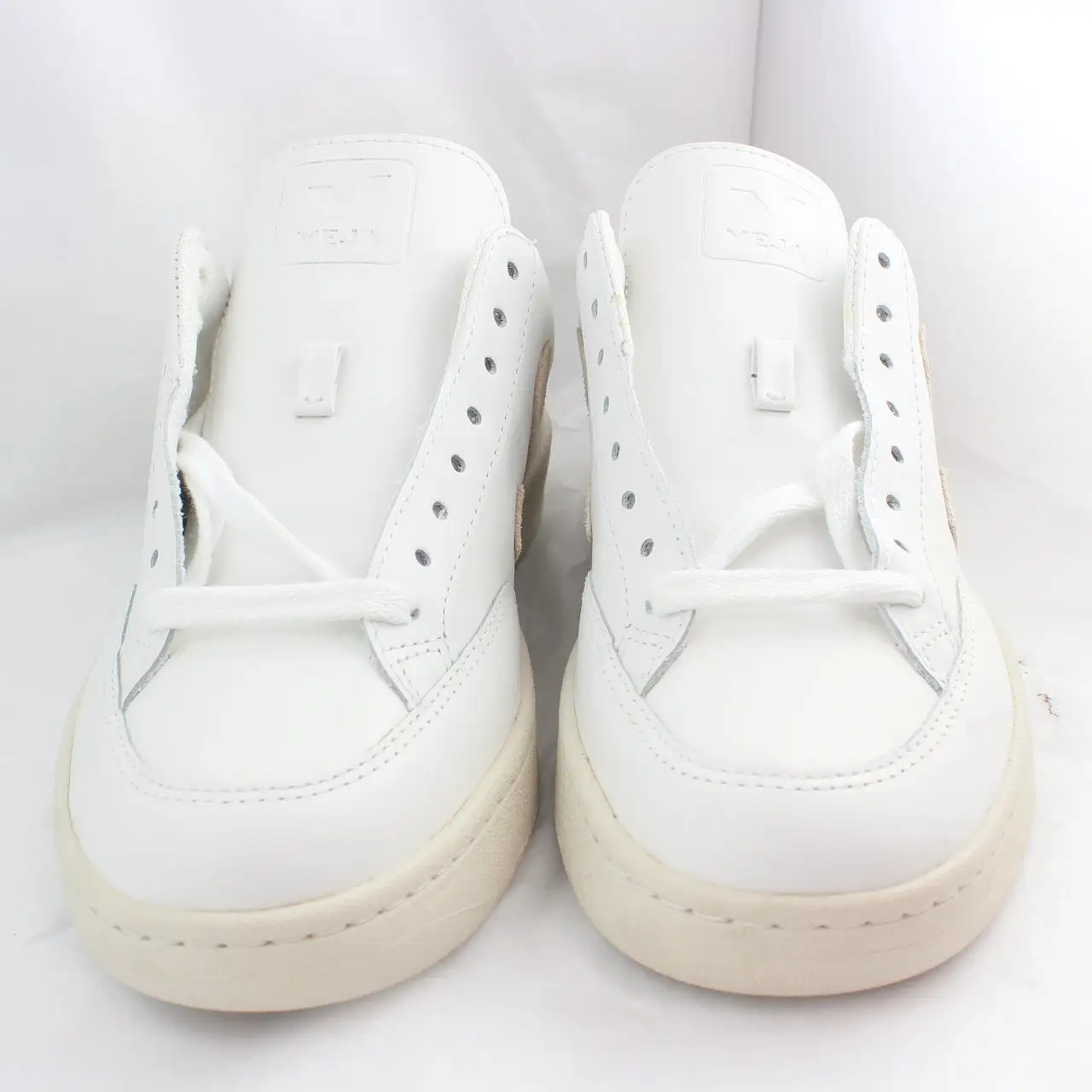 Veja V12 Extra White Sable Trainers