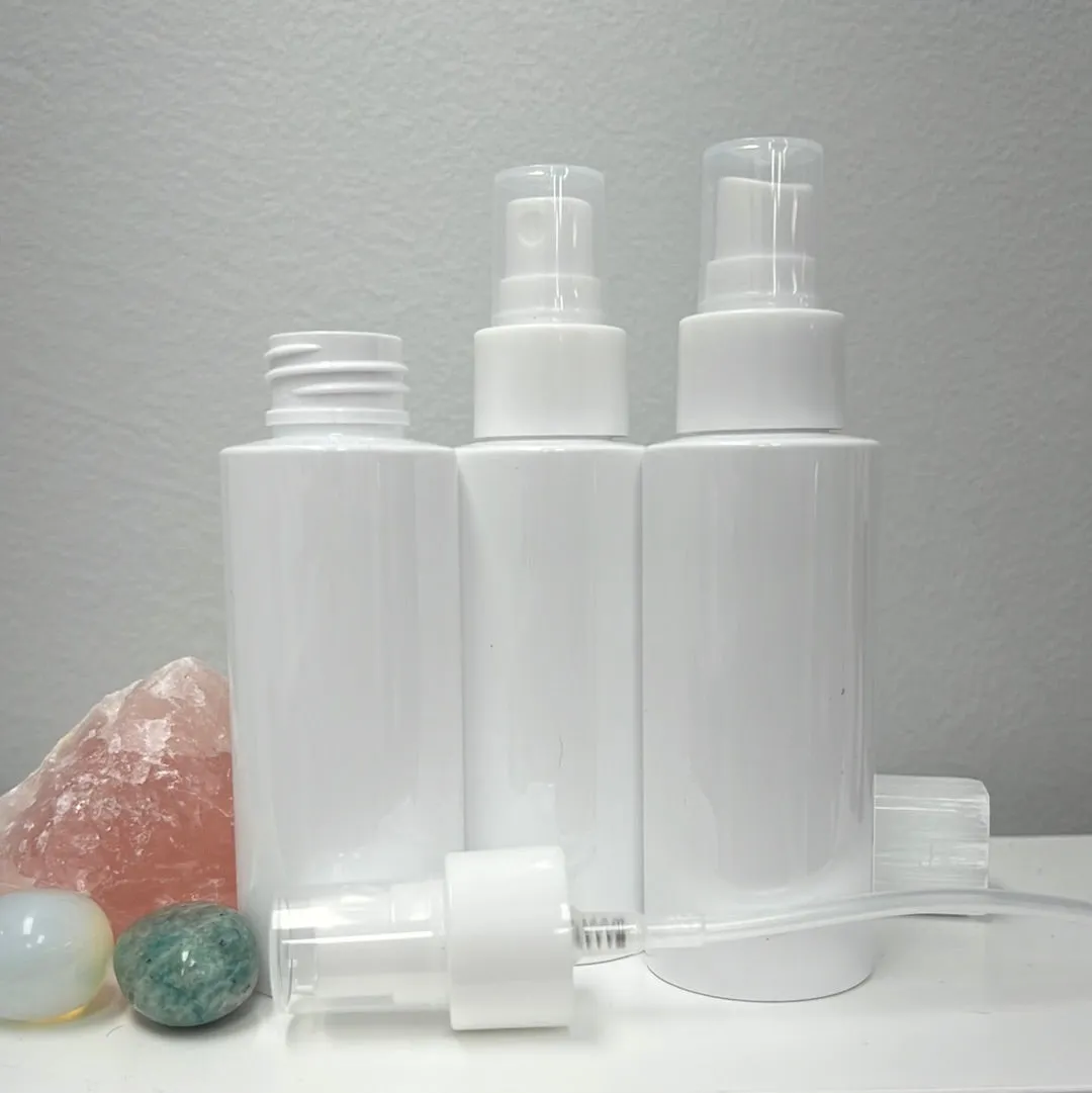 White plastic spray bottle 100 ml